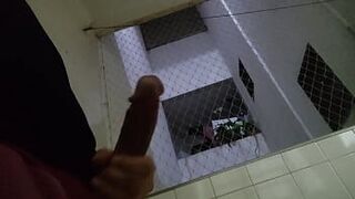 Handjob for everyone in the building to see - porn video