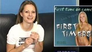 Amateur girl on the sybian fucking machine - porn video