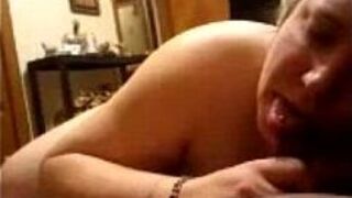 WHITE GIRL GIVING HEAD - porn video